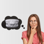 Dentes Apinhados ou Encavalados – O que é, Causas, Porque e como Tratar com Invisalign